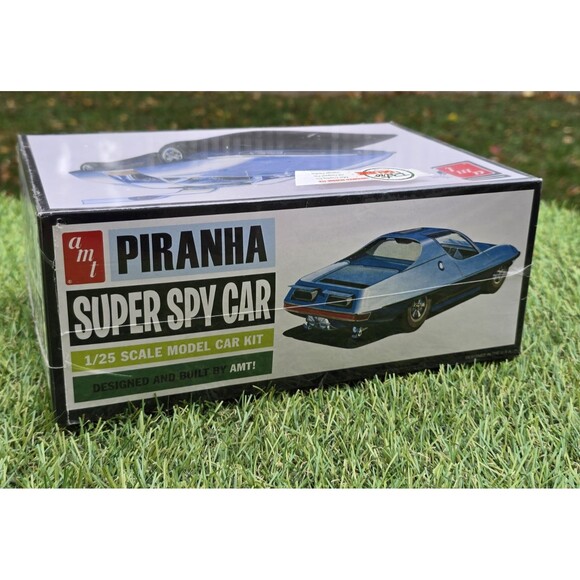 AMT Piranha CRV Super Spy Car 1:25 Scale Model Car Kit AMT900 Factory Sealed Kit - Picture 4 of 8